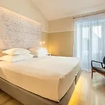 Pestana Fisherman Village